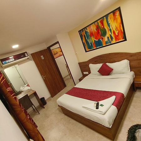 Hotel Beach Crown Juhu Мумбаи Экстерьер фото